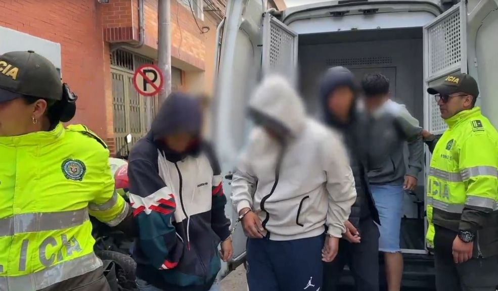 4 capturados por el robo de un vehículo en Soacha El vehículo fue recuperado junto con las otras pertenencias de la víctima del robo.