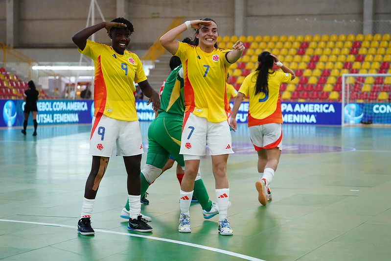 Colombia hace historia en el futsal femenino: logró clasificarse para el Mundial de la disciplina 2 Colombia hace historia en el futsal femenino: logró clasificarse para el Mundial de la disciplina La Selección Colombia Femenina de Futsal venció a Paraguay, logró el tercer puesto en la Copa América y clasificó al primer Mundial de la disciplina en Filipinas.