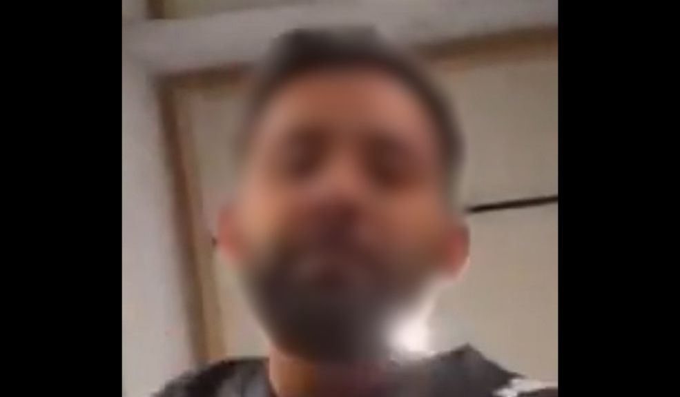 Abogado y profesor fue captado grabando mujeres en vestidores 2 Abogado y profesor fue captado grabando mujeres en vestidores Un abogado y profesor universitario fue captado grabando a mujeres en vestidores de un centro comercial sin su consentimiento.