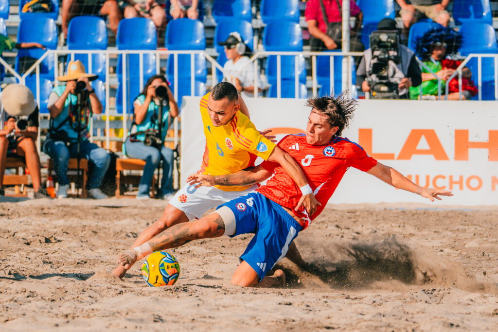 Tras caer 4 a 3 ante Chile, la Selección Colombia de Fútbol Playa no pudo lograr la segunda clasificación en su historia al Mundial de la modalidad. Paraguay, Brasil y Chile irán en representación del continente.