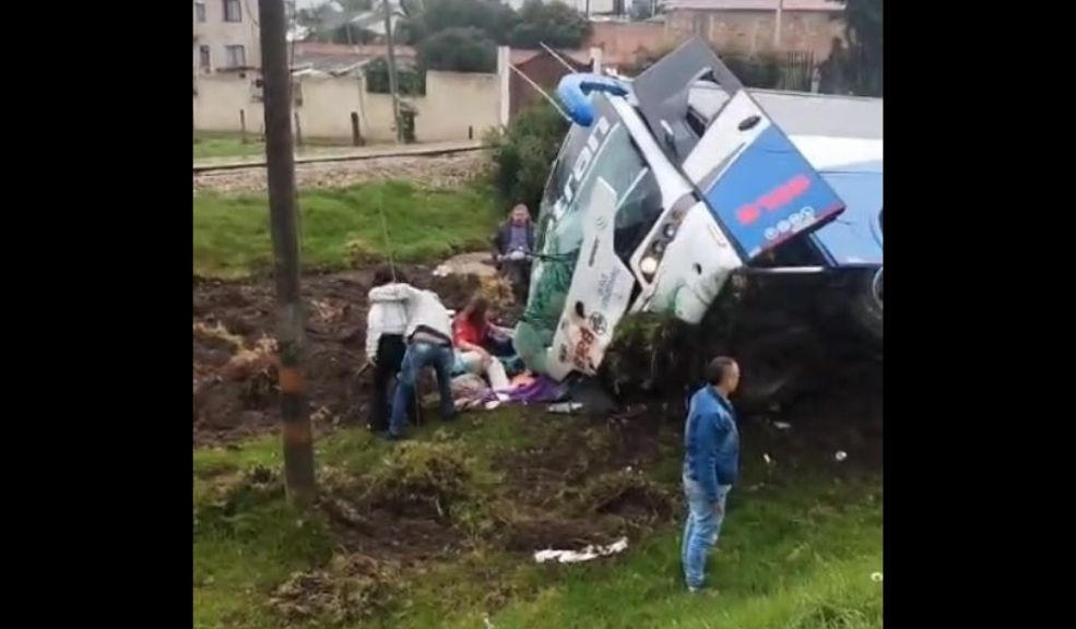 Accidente en Gachancipá: reportan 2 muertos y 30 heridos tras choque de buses 1 Accidente en Gachancipá: reportan 2 muertos y 30 heridos tras choque de buses Un choque entre dos buses de servicio intermunicipal en la vía Bogotá-Tunja dejó como resultado 33 heridos y 3 muertos a la altura del municipio de Gachancipá.