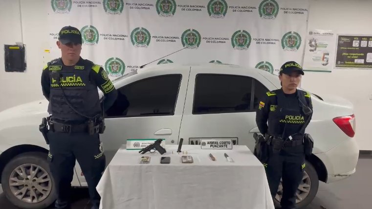 Aprehenden a 4 adolescentes por hurto de carros en Tunjuelito Además de la aprehensión de los 4 adolescentes, las autoridades incautaron un arma de fuego. Así era su modus operandi.