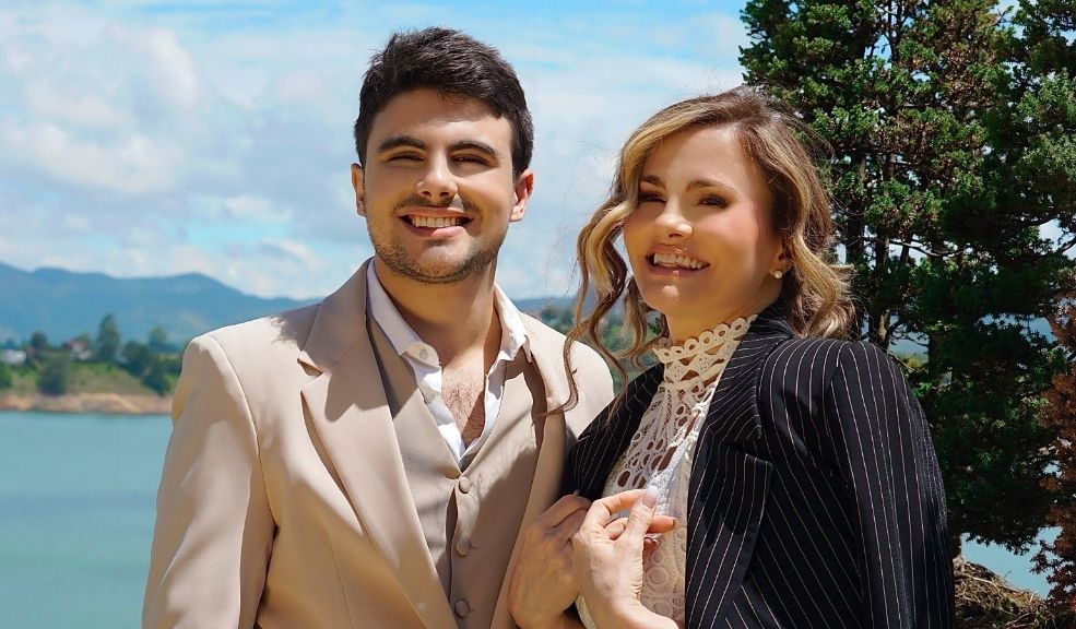 Aura Cristina Geithner y su hijo presentan 'Tu sangre en mi cuerpo' al ritmo vallenato La cantante y actriz Aura Cristina Geithner nos presenta un adelanto de su próximo álbum musical 'Sentimiento Vallenato'
