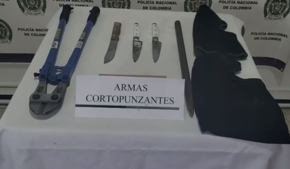 Autoridades capturan banda dedicada al hurto en Cundinamarca 1 Autoridades capturan banda dedicada al hurto en Cundinamarca Policía de Cundinamarca captura banda de 'piratas terrestres': robaban mercancía en movimiento en vía Panamericana