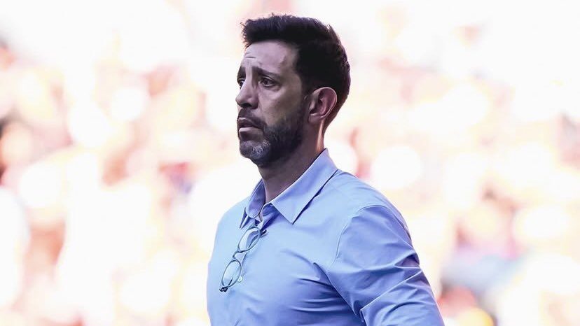 Técnico uruguayo Jorge Bava: "Estoy negociando con Santa Fe" En entrevista con un medio de su natal Uruguay, Jorge Bava reveló que está cerca de convertirse en nuevo técnico de Santa Fe.