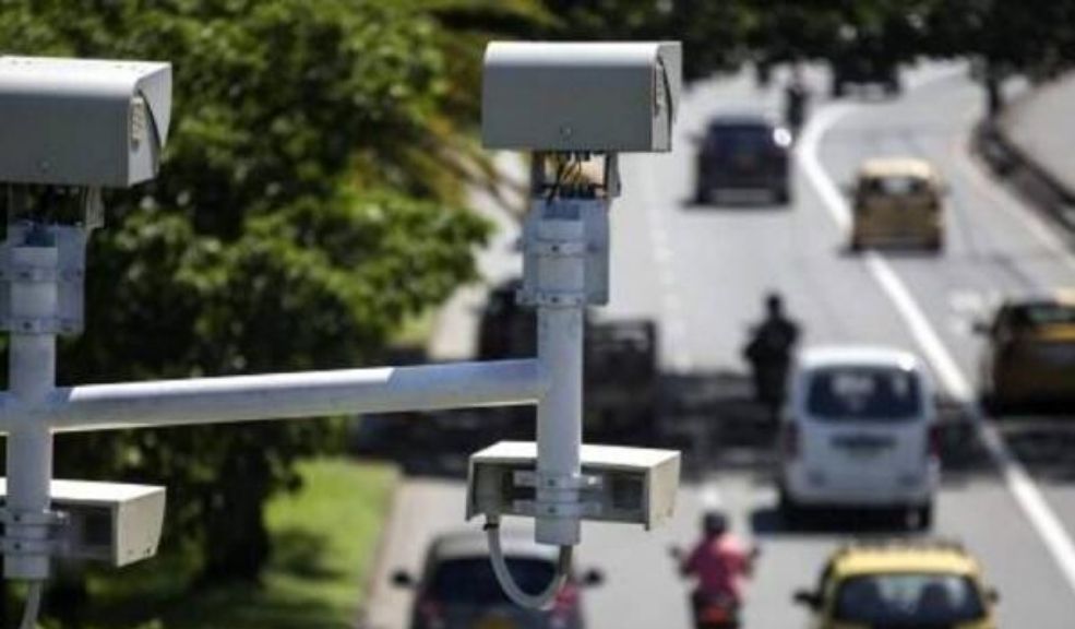 Bogotá actualiza cámaras de fotomulta: pruebas inician de inmediato La Secretaría Distrital de Movilidad de Bogotá ha puesto en marcha un plan de modernización para las cámaras de fotodetección en la ciudad.