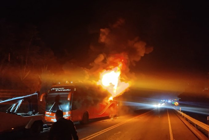 Bus de Flota La Macarena se incendió en la vía Bogotá-Villavicencio