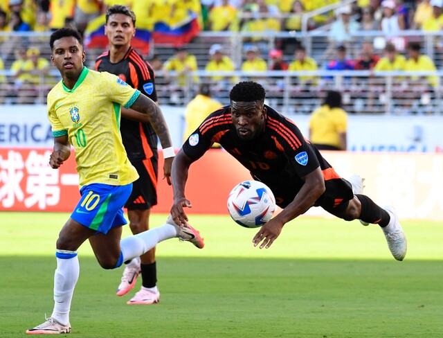 La Selección Colombia buscará reescribir su historia ante Brasil: posibles formaciones 2 La Selección Colombia buscará reescribir su historia ante Brasil: posibles formaciones La Selección Colombia regresa a Brasil para enfrentar a la pentacampeona del mundo en su estadio. Así llegan ambos equipos al compromiso de las eliminatorias.