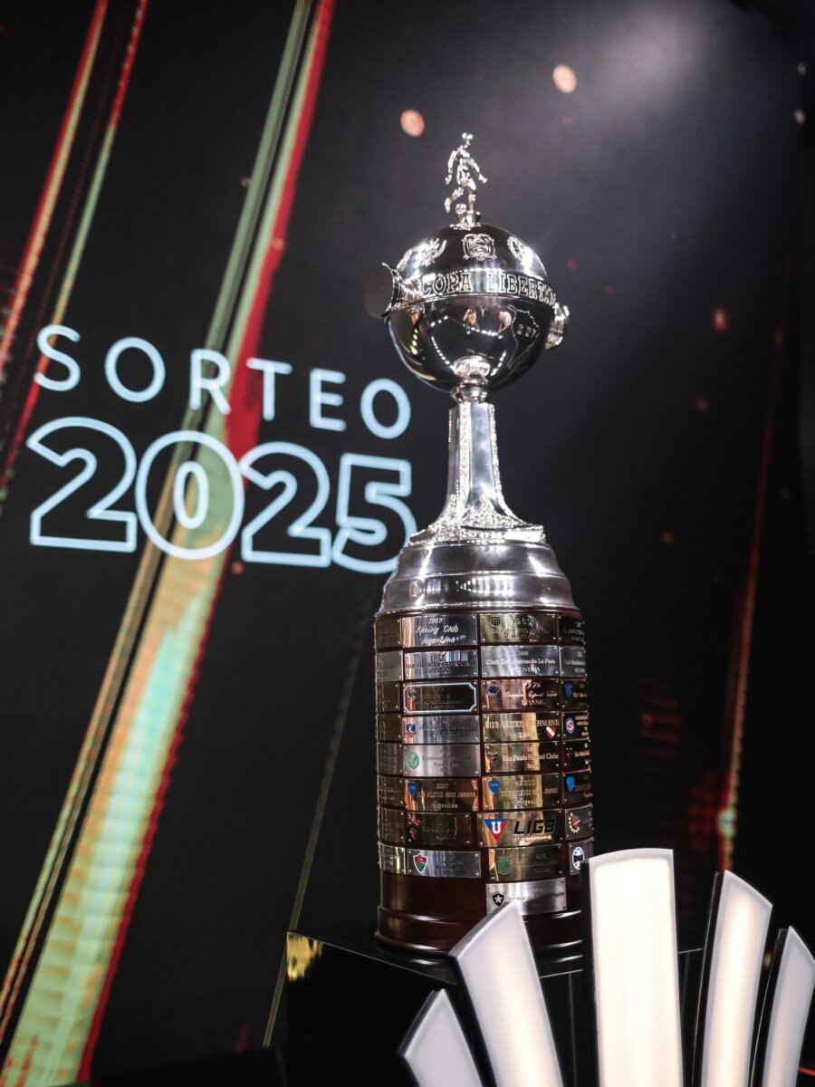 El duro grupo que le tocó a Atlético Nacional en la Copa Libertadores: así fue el sorteo 2 El duro grupo que le tocó a Atlético Nacional en la Copa Libertadores: así fue el sorteo La Conmebol realizó este lunes el sorteo de la fase de grupos de la Copa Libertadores. Atlético Naciona se medirá frente a otros campeones; Bucaramanga, en un grupo complicado.