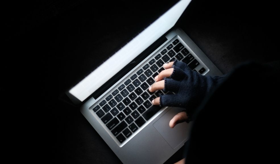 Capturaron a un hombre señalado de abusar a sus 2 hijas para grabar videos y venderlos en la red 1 Capturaron a un hombre señalado de abusar a sus 2 hijas para grabar videos y venderlos en la red