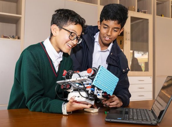 Colegio calendario B ofrece becas para niños de familias de escasos recursos