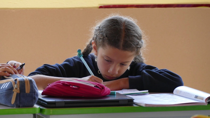 Colegio-calendario-B-ofrece-becas-para-ninos-de-familias-de-escasos-recursos
