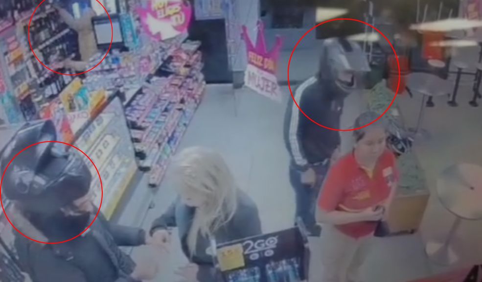 Capturan a 3 sujetos que robaron un supermercado en Usaquén; todo quedó registrado en video Tres sujetos que ingresaron a robar a una tienda en Usaquén fueron capturados. Todo quedó registrado en video.