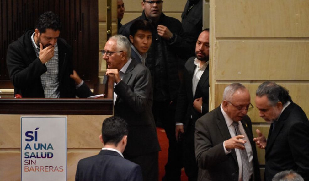 Aprobada la reforma a la salud en la Cámara Para muchos fue el efecto Benedetti, para otros que volvió a funcionar la mermelada o simplemente que el gobierno logró ajustar sus mayorías en la Cámara de Representantes para lograr la aprobación, en segundo debate, de la controvertida reforma a la salud.