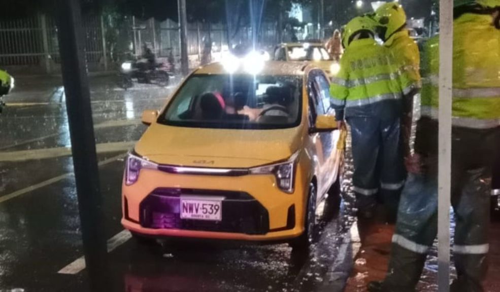 Dos taxistas fueron asesinados en Bogotá: gremio exige seguridad Los taxistas fueron asesinados con arma blanca en Bogotá, uno en Ciudad Bolívar y el otro en Fontibón.