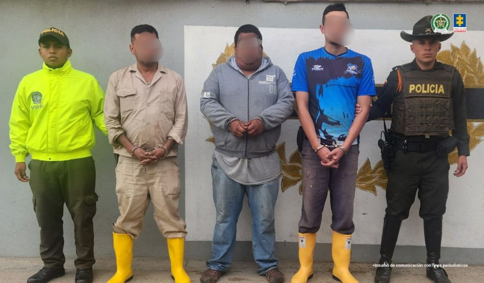Desmantelan matadero clandestino en Suba: sacrificaban bovinos enfermos 2 Desmantelan matadero clandestino en Suba: sacrificaban bovinos enfermos Según las autoridades, en el matadero eran sacrificados bovinos en mal estado o enfermos, utilizando métodos antitécnicos y sin las mínimas medidas de salubridad.