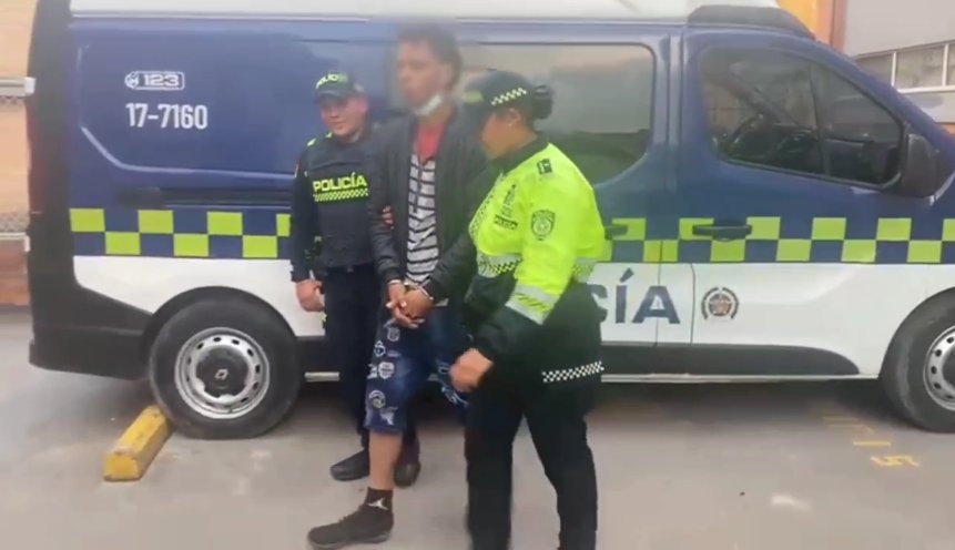 Delincuente con prisión domiciliaria es sorprendido robando en TransMilenio 1 Delincuente con prisión domiciliaria es sorprendido robando en TransMilenio