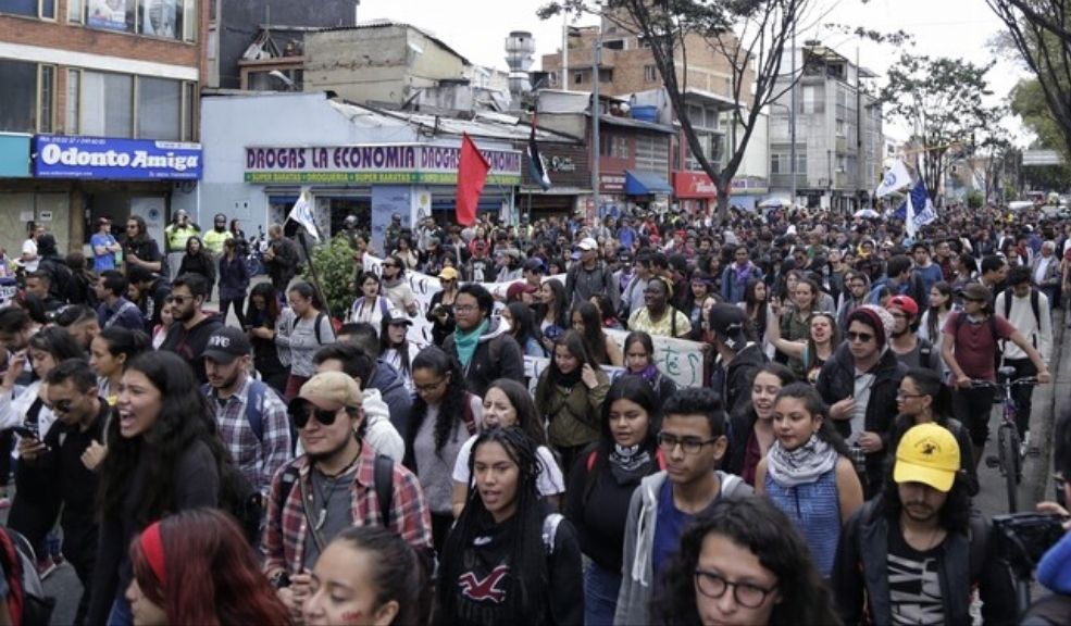 Día cívico en Colombia: ¿qué es por qué no es lo mismo que un festivo? 1 Día cívico en Colombia: ¿qué es por qué no es lo mismo que un festivo? De cara al día cívico que se desarrollará este 18 de marzo en el país, le contamos cuál diferencia hay con el día festivo y si debe o no trabajar.