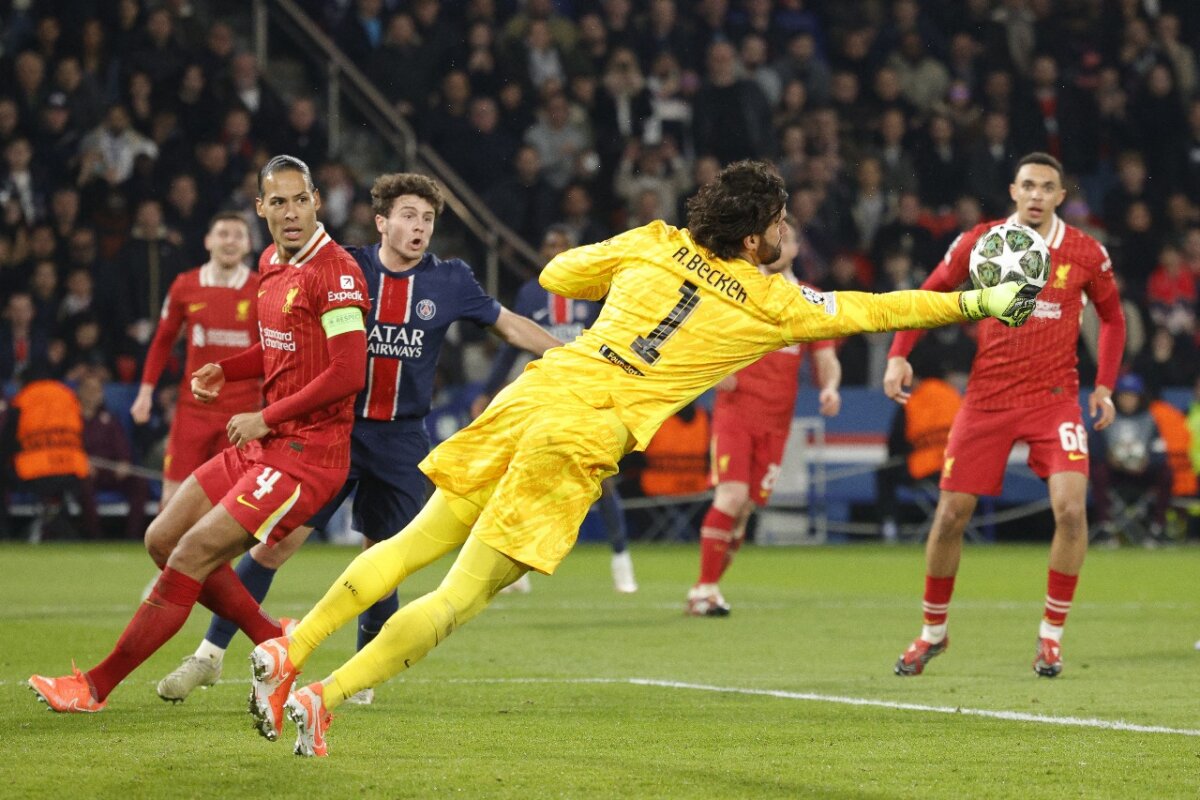 Modesta actuación de Díaz en increíble victoria del Liverpool: estuvo "atontado y descuidado" 2 Alisson Becker fue la figura del Liverpool sumando un total de 10 atajadas.