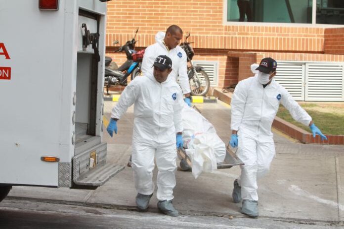 Dos extranjeros fueron hallados muertos en menos de 12 horas en Medellín Un francés y un estadounidense fueron hallados sin vida en los lugares donde se encontraban alojados. Esto es lo que se sabe sobre sus muertes.