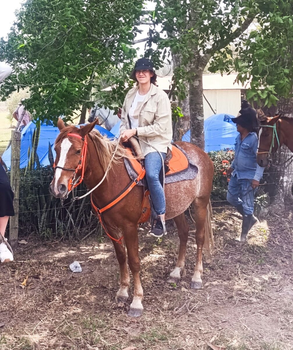 El viaje de Laura terminó en tragedia Laura contrato un tour en una hacienda cerca a Yopal. Lo que empezó como un lindo viaje terminó en toda una tragedia, pues ahora lucha por su vida. Le contamos.