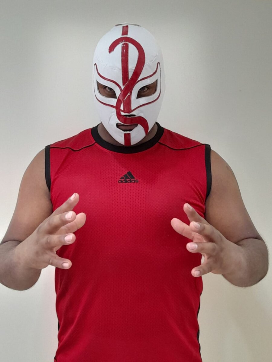 Terror Star hace parte del bando de los rudos de la Lucha Libre.