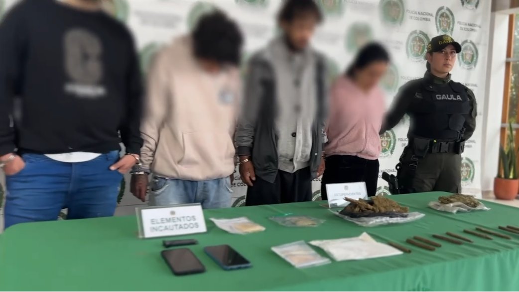 En Soacha: Capturaron a 5 integrantes de la banda criminal 'Los Paisas' 1 En Soacha: Capturaron a 5 integrantes de la banda criminal 'Los Paisas' Desarticulan ‘Los Paisas’, banda criminal que extorsionaba y sembraba miedo en Soacha. Capturaron a cinco de sus miembros y una menor.