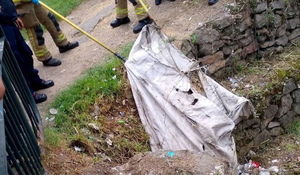 Encuentran cuerpo en caño de Yomasa El cuerpo correspondería a un hombre de 25 a 30 años de edad.