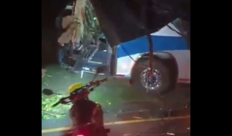 Fuerte accidente en la vía Bogotá-Tunja dejó 4 personas lesionadas 1 Fuerte accidente en la vía Bogotá-Tunja dejó 4 personas lesionadas Según el gobernador de Cundinamarca, Jorge Emilio Rey, 4 personas resultaron heridas en el impacto, por el momento se desconocen las causas del accidente.