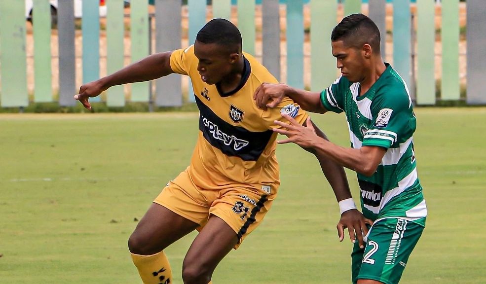 Futbolista colombiano sufrió paro cardíaco mientras entrenaba en Argentina 1 Futbolista colombiano sufrió paro cardíaco mientras entrenaba en Argentina El futbolista colombiano Oswaldo Balanta de 23 años de edad, sufrió un paro cardíaco mientras se encontraba en uno de los entrenamientos del equipo San Lorenzo de Argentina, el suceso ocurrió este 26 de marzo, donde repentinamente el joven deportista se desvaneció y tuvo que ser atendido de urgencia.