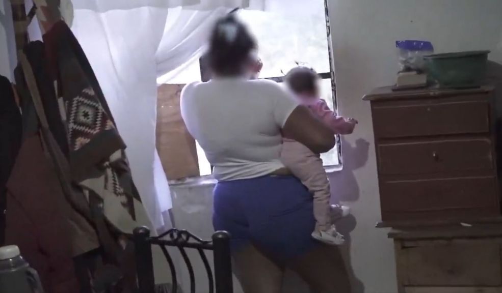 Hallan bebé en pagadiario donde se vendía droga