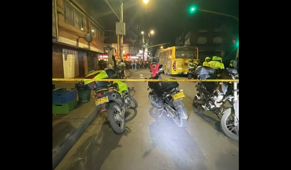 Hombre en silla de ruedas falleció al ser arrollado por bus del SITP en Usaquén Un hombre que se movilizaba en silla de ruedas falleció arrollado por un bus del Sitp cuando intentaba cruzar la calle.