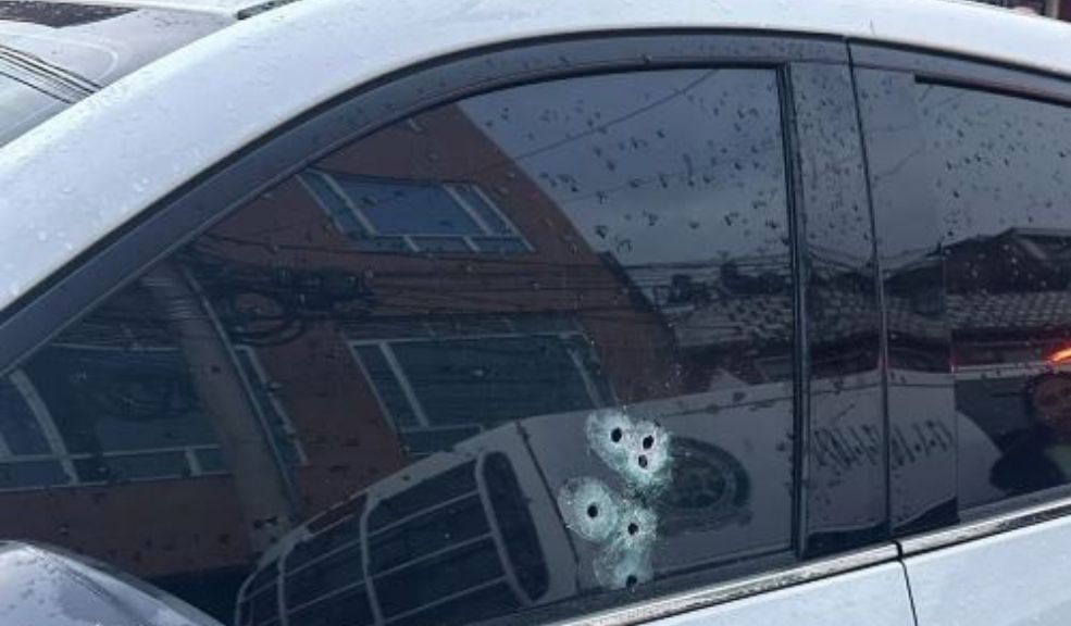 Así fue el sicariato que cobró la vida de un hombre en San Cristóbal La víctima del ataque sicarial se movilizaba en una camioneta blanca.