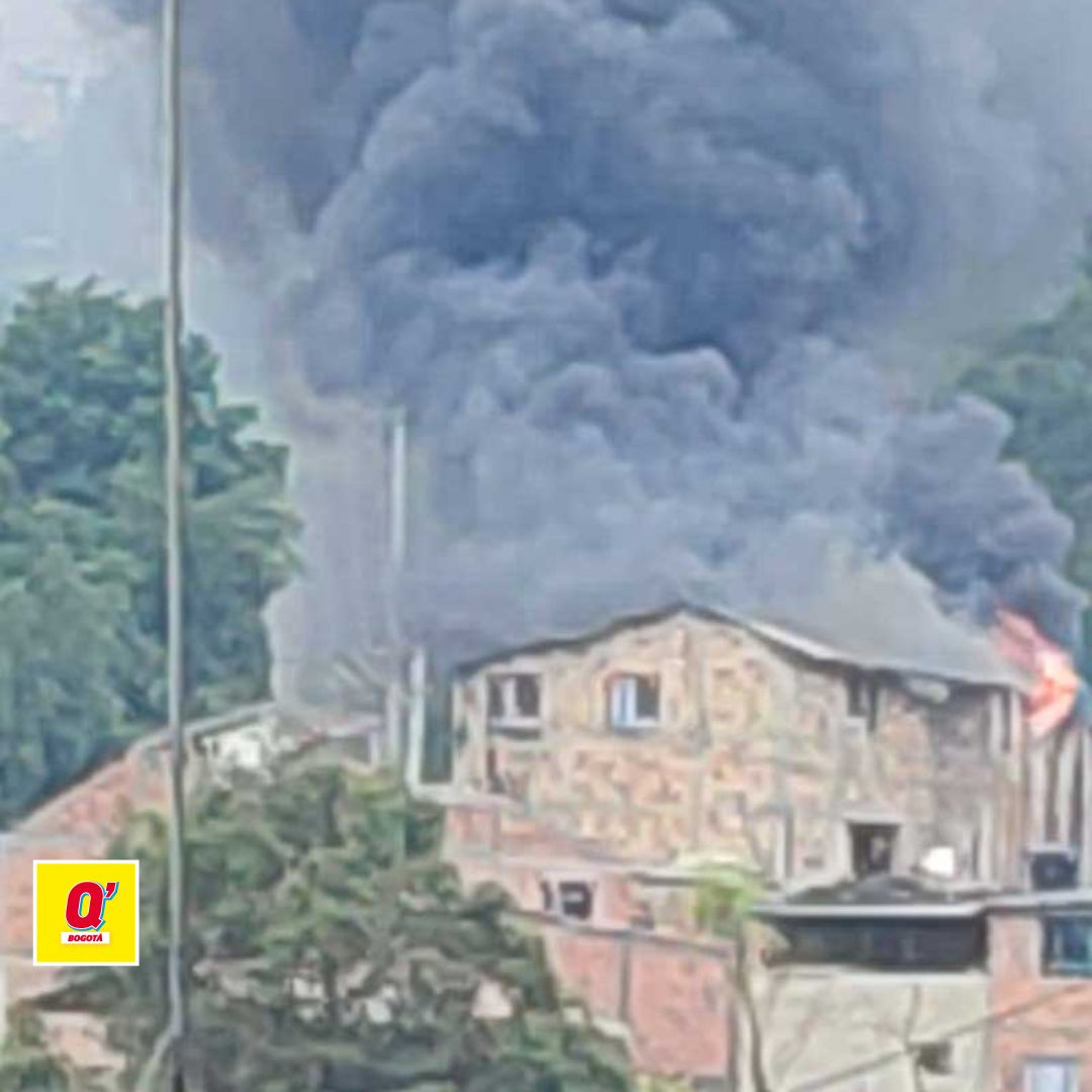 ¡Atención! Fuerte incendio en vereda de Sibaté A es ta hora se presenta un incendio en la vereda Chacua en Sibaté. Este es el reporte preliminar que da el Cuerpo Oficial de Bomberos de Cundinamarca.