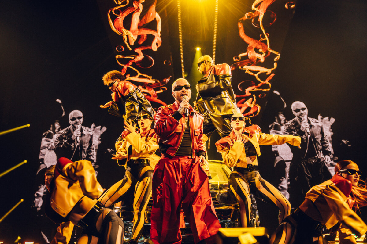 J Balvin inició su gira 'Back To The Rayo' por Norteamérica J Balvin arrancó su gira Back To The Rayo en Atlanta y recorrerá 27 ciudades de Norteamérica con su nuevo espectáculo.