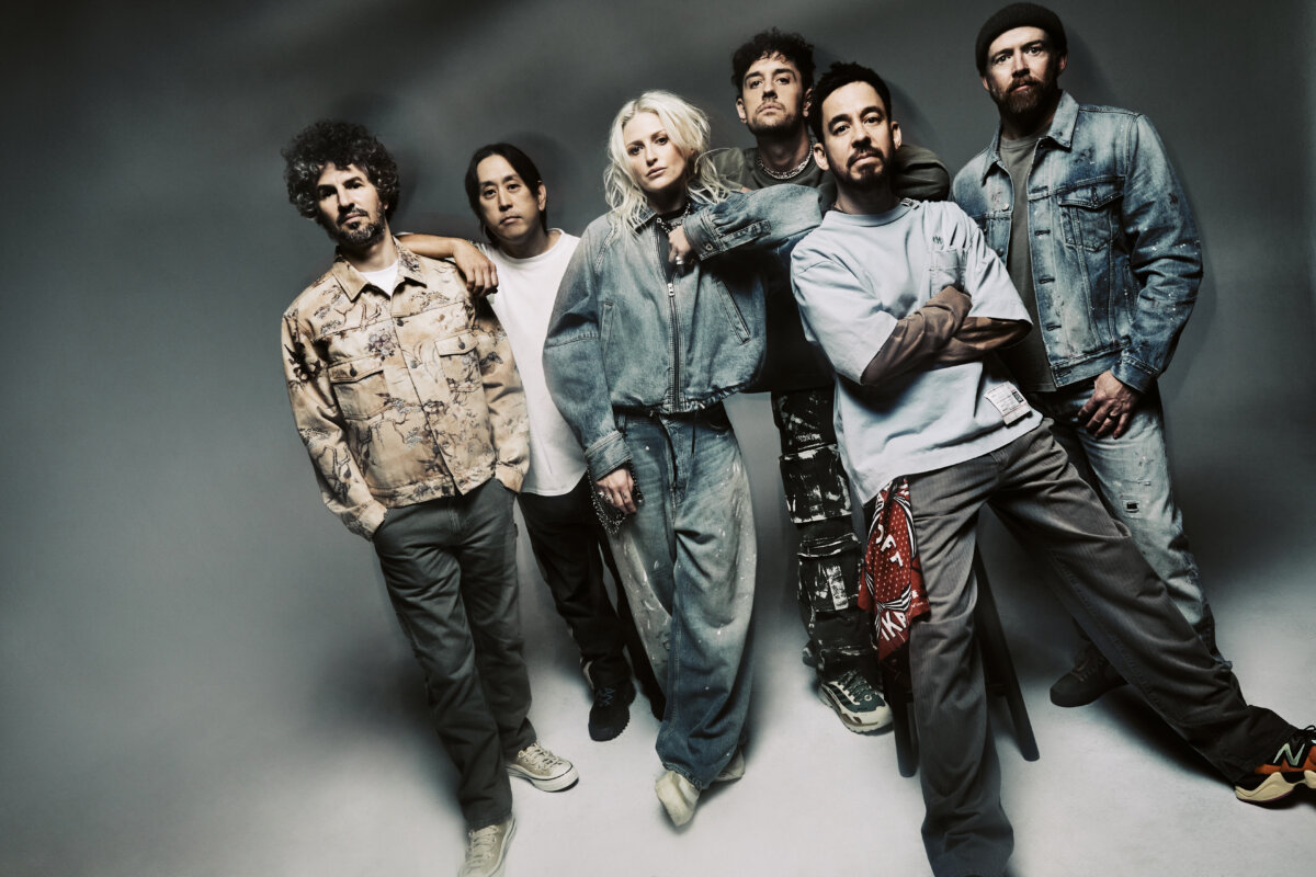 Linkin Park regresa a Colombia con su tour From Zero Linkin Park volverá a Bogotá el próximo 25 de octubre como parte de su gira From Zero, junto del lanzamiento de su sencillo Up From The Bottom.