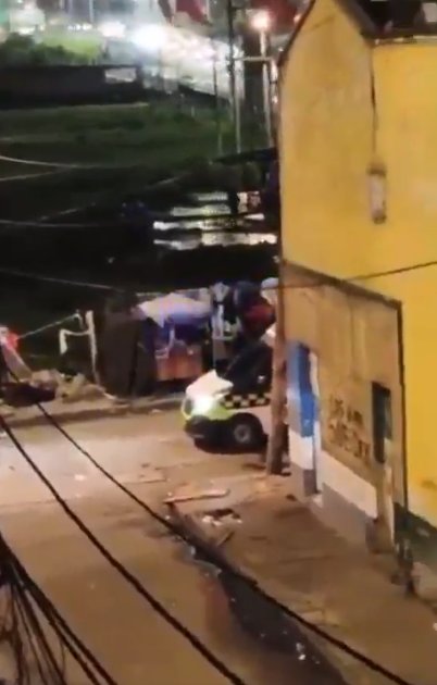 Nueva explosión en el barrio San Bernardo dejó 3 muertos y 9 heridos: hay 2 personas capturadas 1 Nueva explosión en el barrio San Bernardo dejó 3 muertos y 9 heridos: hay 2 personas capturadas Los habitantes del barrio San Bernardo vivieron momentos de terror tras una nueva explosión que cobró la vida de 3 personas. Conozca los detalles.