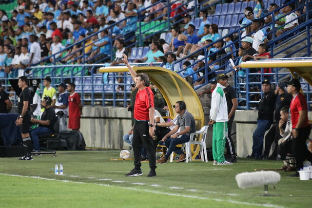 Luto en el fútbol colombiano: murió Armando 'Piripi' Osma El entrenador santandereano, Armando 'El Piripi' Osma, falleció este viernes, en Ecuador, durante un entrenamiento. Este es su legado en el fútbol profesional.