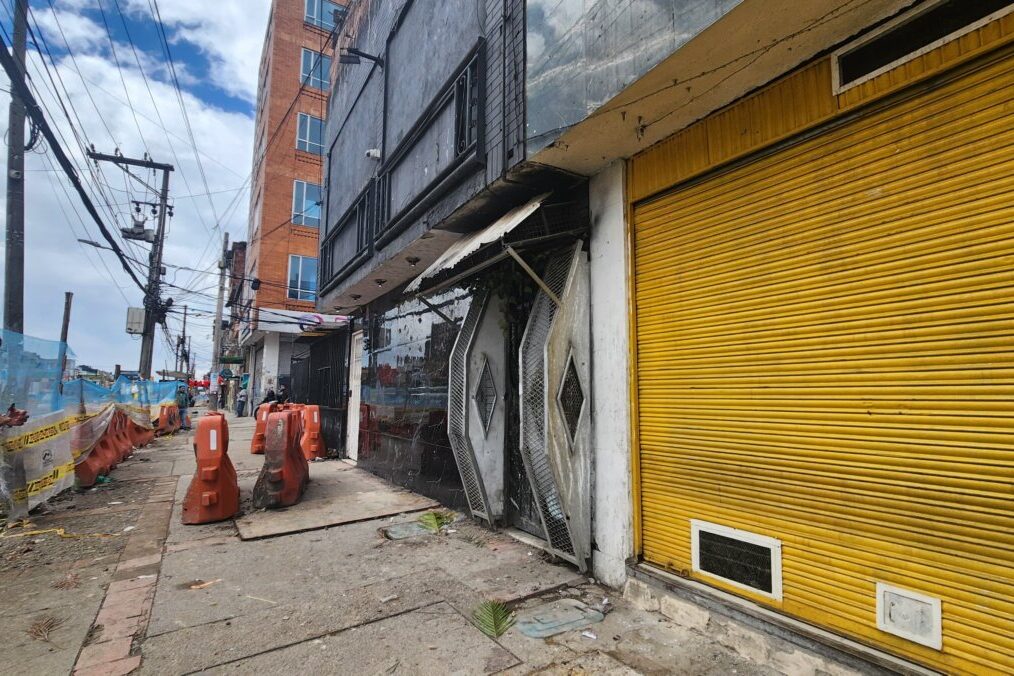 Detalles del ataque explosivo en una zona de rumba de la Primero de mayo 1 Detalles del ataque explosivo en una zona de rumba de la Primero de mayo Q'HUBO le cuenta detalles de cómo se presentó el ataque con explosivos en el sector de bares de la Avenida Primero de Mayo con carrera 69.