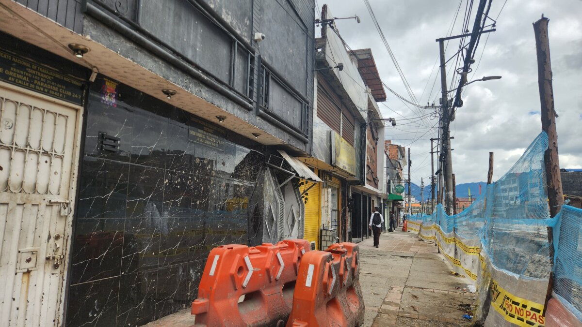 Detalles del ataque explosivo en una zona de rumba de la Primero de mayo Q'HUBO le cuenta detalles de cómo se presentó el ataque con explosivos en el sector de bares de la Avenida Primero de Mayo con carrera 69.
