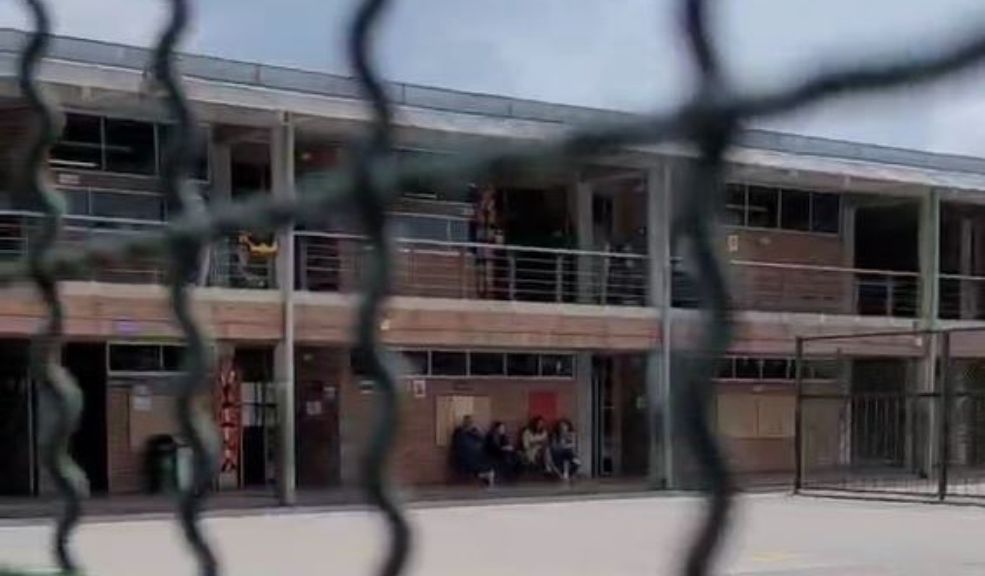 Padre denuncia que su hija de 4 años habría sido abusada en un colegio de Kennedy: "los niños ya no están seguros" El padre de la menor de 4 años le reveló a Q'HUBO cómo lograron darse cuenta de lo sucedido. Pide justicia por el atroz acto al que fue sometida su hija.