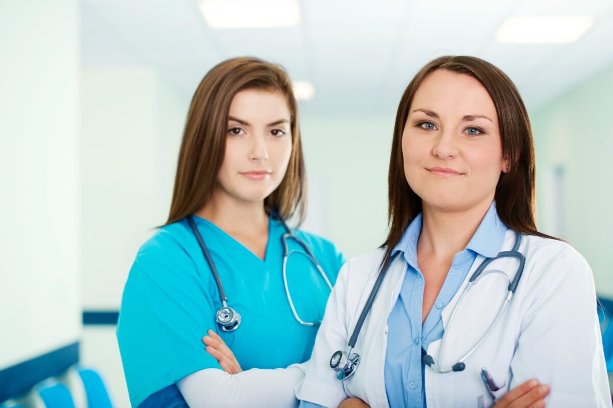 Reconocimiento y celebración del impacto femenino en la salud en Colombia 1 Reconocimiento y celebración del impacto femenino en la salud en Colombia En el sector salud, las mujeres representan aproximadamente el 80% de la fuerza laboral en Colombia.
