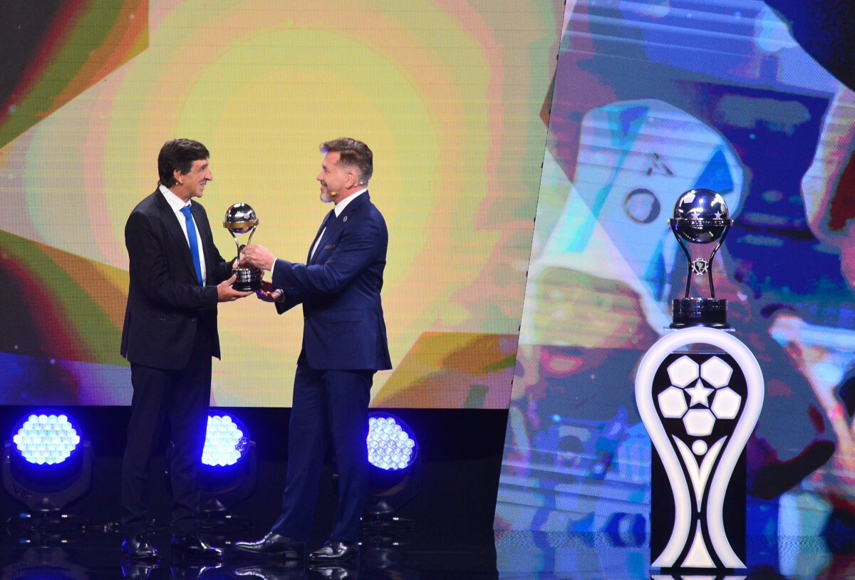 Así quedaron los grupos de la Copa Sudamericana: ojo a los rivales de América y el Once 1 Así quedaron los grupos de la Copa Sudamericana: ojo a los rivales de América y el Once La Confederación Sudamericana de Fútbol (Conmebol) sorteó este lunes en Luque (Paraguay) el cuadro de la fase de grupos de la Copa Sudamericana 2025. Estos son los rivales de América y Once Caldas.