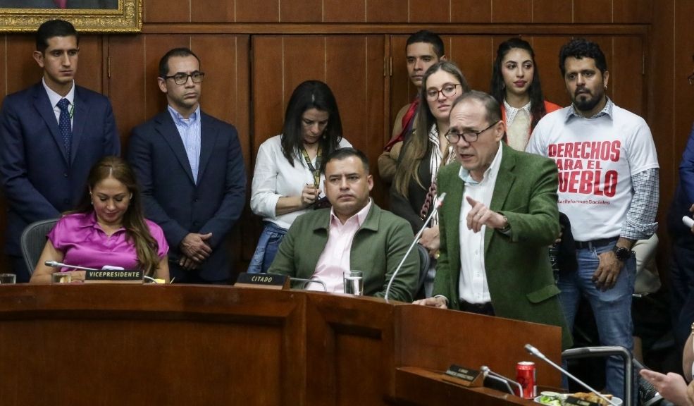 Se cayó la reforma laboral en el Congreso La Comisión Séptima del Senado aprobó el archivo de la reforma laboral con un total de 8 votos a favor y 6 en contra. Con esta decisión se hunde uno de los proyectos que el Gobierno Nacional defendía con más fuerza.