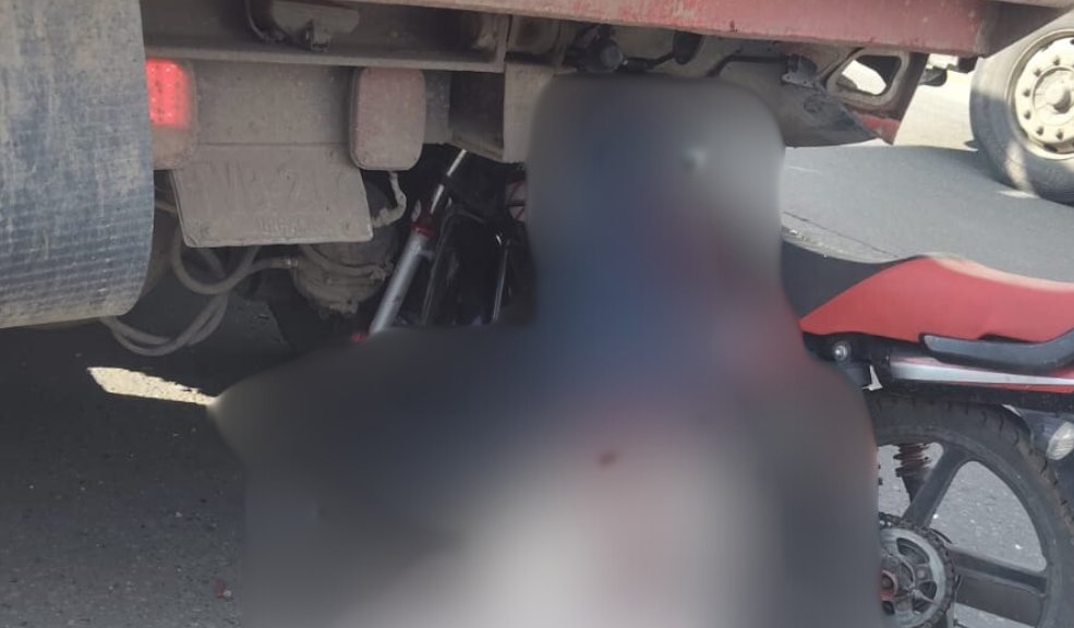 Trágico accidente: motociclista muere en inmediaciones al botadero 'Doña Juana' Motociclista fallece tras impactar contra volqueta. Exceso de velocidad sería la causa del fatal accidente.