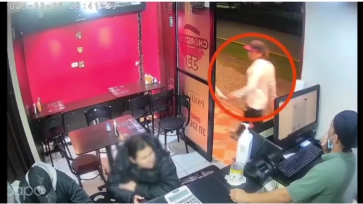 Capturan 4 sujetos que repartían panfletos extorsivos en Bogotá 2 Capturan 4 sujetos que repartían panfletos extorsivos en Bogotá