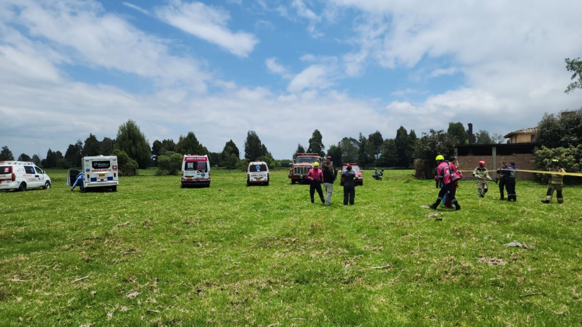 Avioneta se accidentó en finca de Cundinamarca, 2 personas resultaron heridas