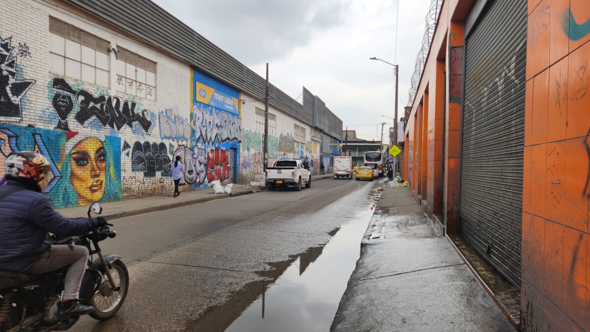 Presunto ladrón fue abatido en medio de robo en Bosa A plena luz del día, en la zona bancaria del barrio Bosa Centro, un intento de hurto terminó con la vida de un presunto ladrón, quien fue abatido por la persona a la que, al parecer, intentaba robar.