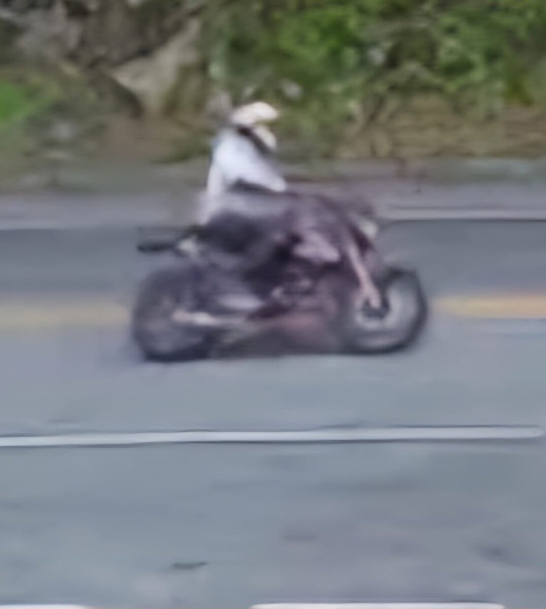Rigoberto, la víctima mortal de una moto fantasma 1 Rigoberto, la víctima mortal de una moto fantasma Rigoberto Galindo Valero (52 años), un hombre trabajador y amante del deporte, fue víctima fatal de un siniestro vial ocasionado por un motociclista en la vía que comunica al municipio de La Mesa con Mosquera (Cundinamarca). Su familia está buscando al responsable que causó su muerte, pues huyó del lugar del incidente a pesar de ver malherido a Rigoberto en mitad de la carretera.