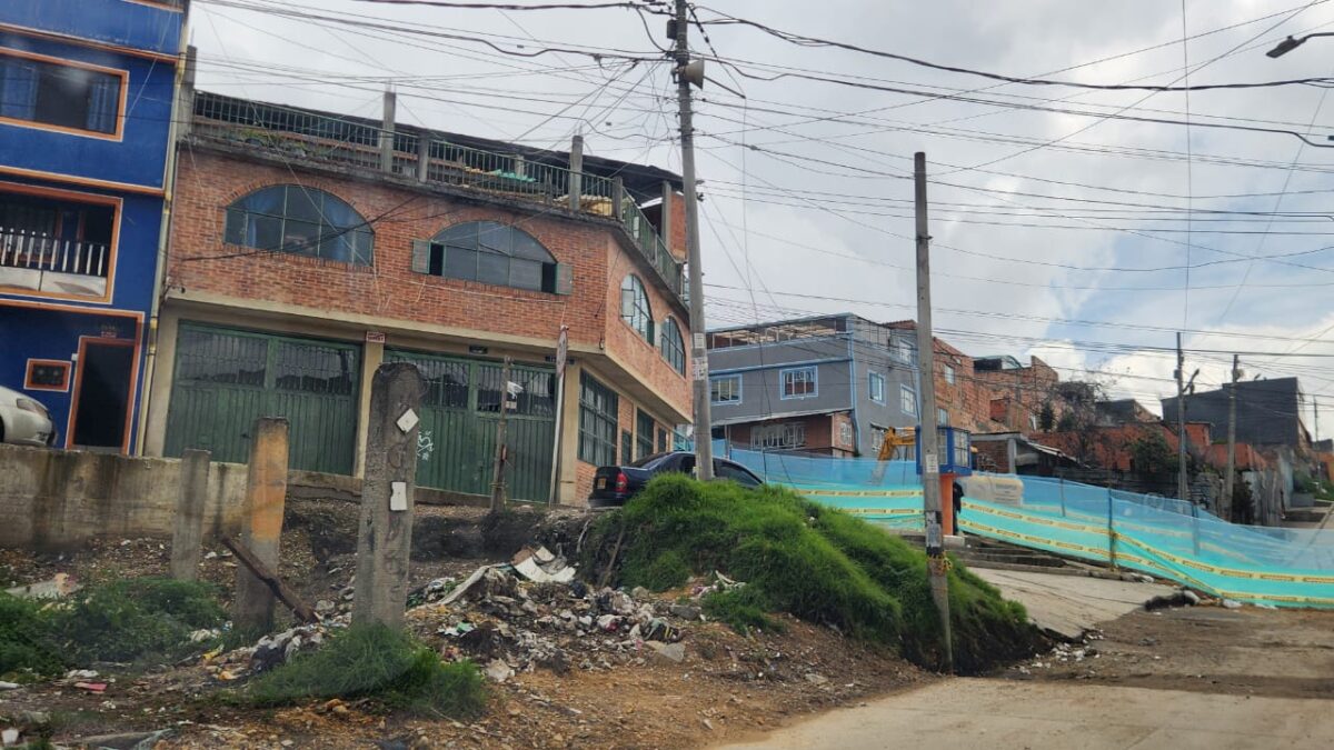 Asesinan a hombre al frente de su casa en San Cristóbal 1 Asesinan a hombre al frente de su casa en San Cristóbal La víctima fue identificado como Luis Felipe Linares, de 61 años.